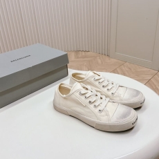 Balenciaga Low Shoes